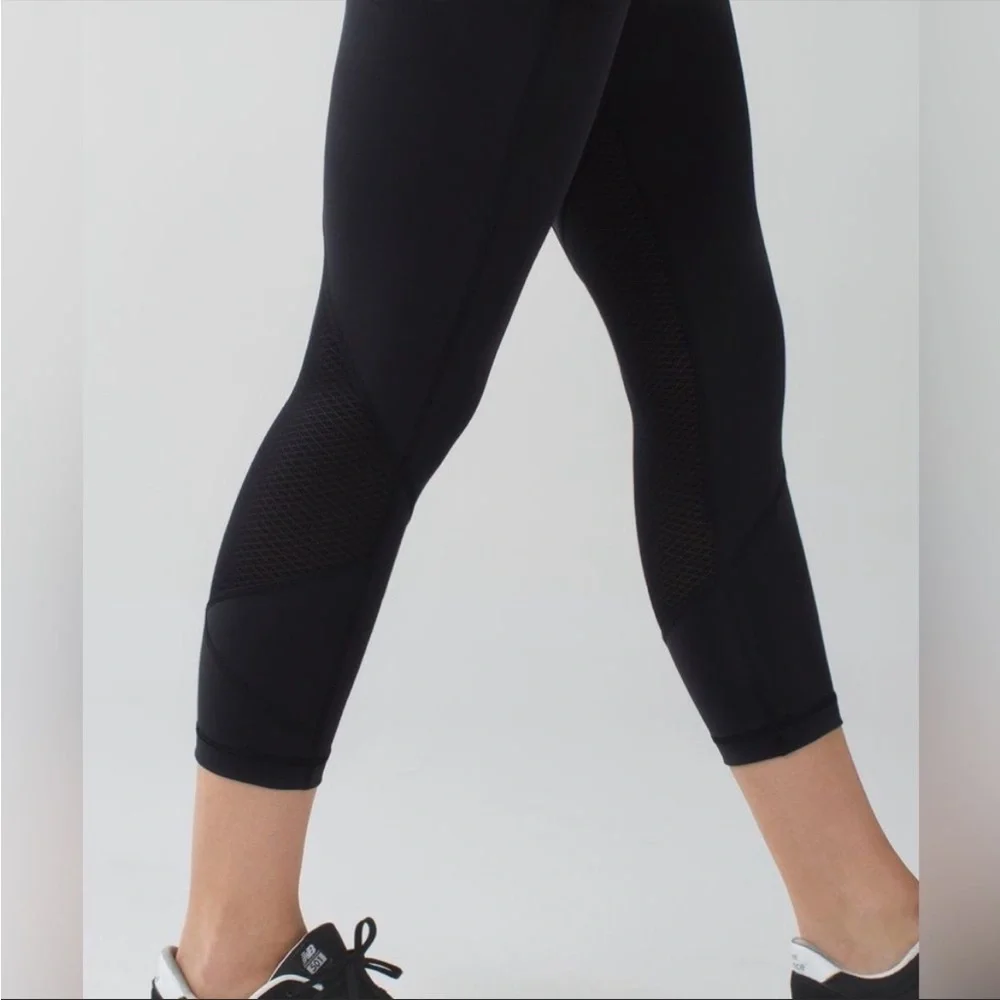 Lululemon Athletica Black Pace Rival Crop Cropped Leggings 22” Women’s Size 6